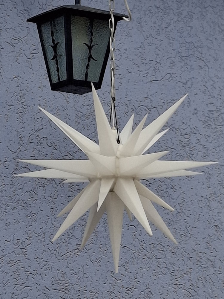 Herrnhuter Stern als Hausbeleuchtung